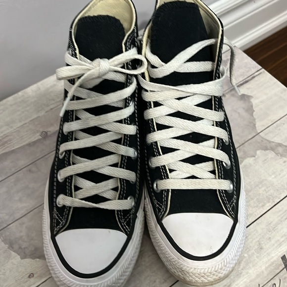 Converse - Picture 3 of 4